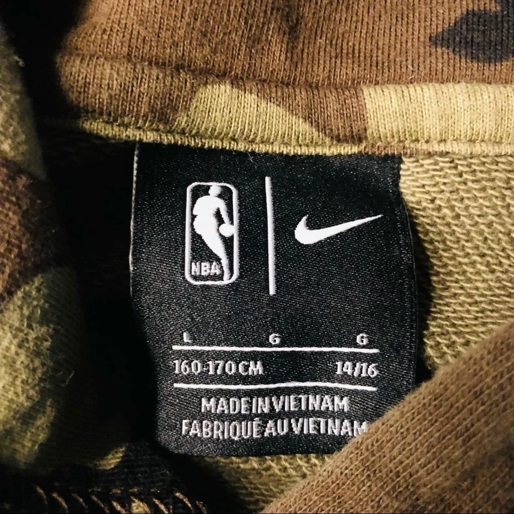 NIKE & NBA - BOYS SIZE 14/16 CAMOUFLAGE DALLAS MAVERICKS HOODIE